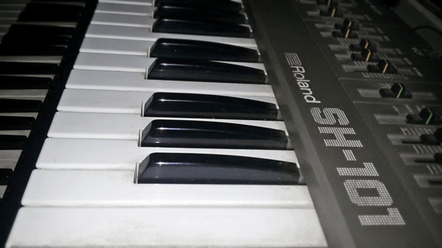 Roland SH-101 u mě doma roland sh-101.gif